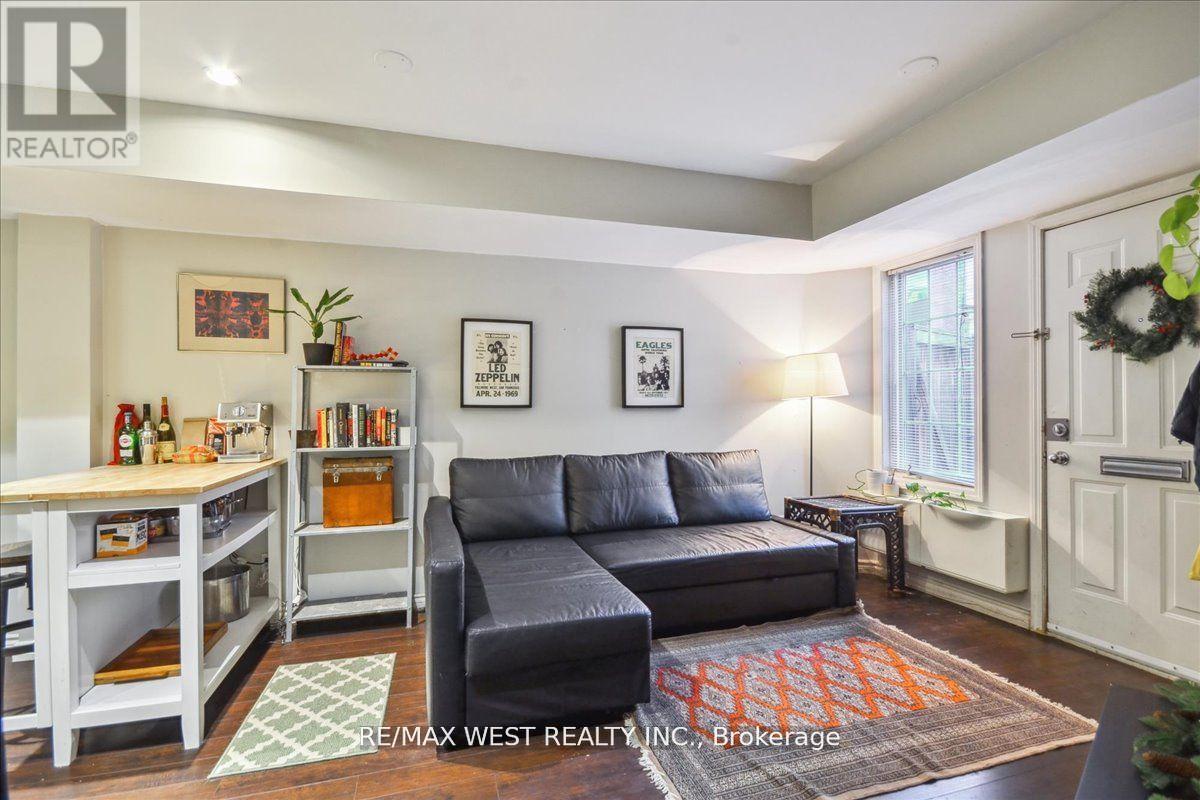 Property at 31 - 11 NIAGARA STREET image 3