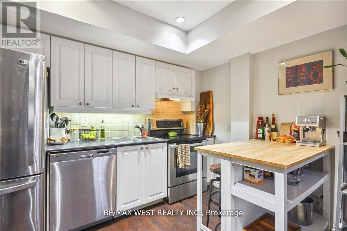 Property at 31 - 11 NIAGARA STREET image 5