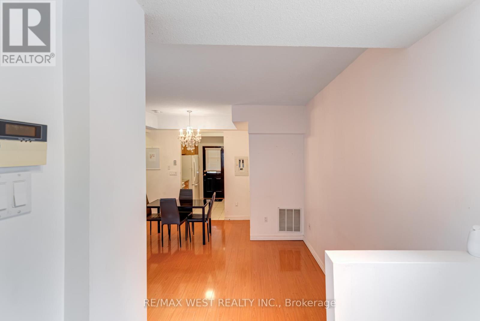 Property at 26 - 901 KENNEDY ROAD image 2