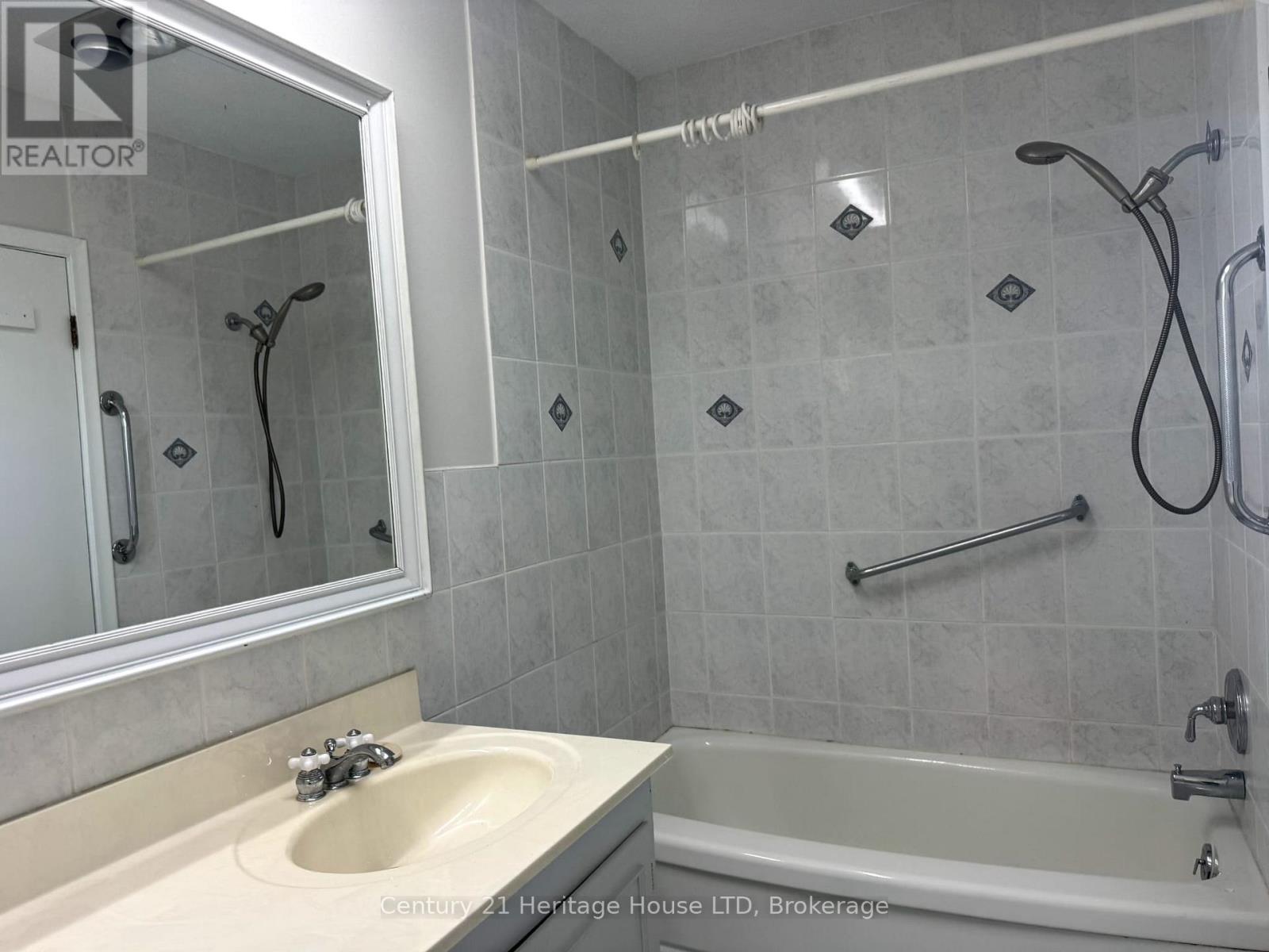 1249 Niagara Parkway, Fort Erie, Ontario  L2A 5M4 - Photo 13 - X12096858