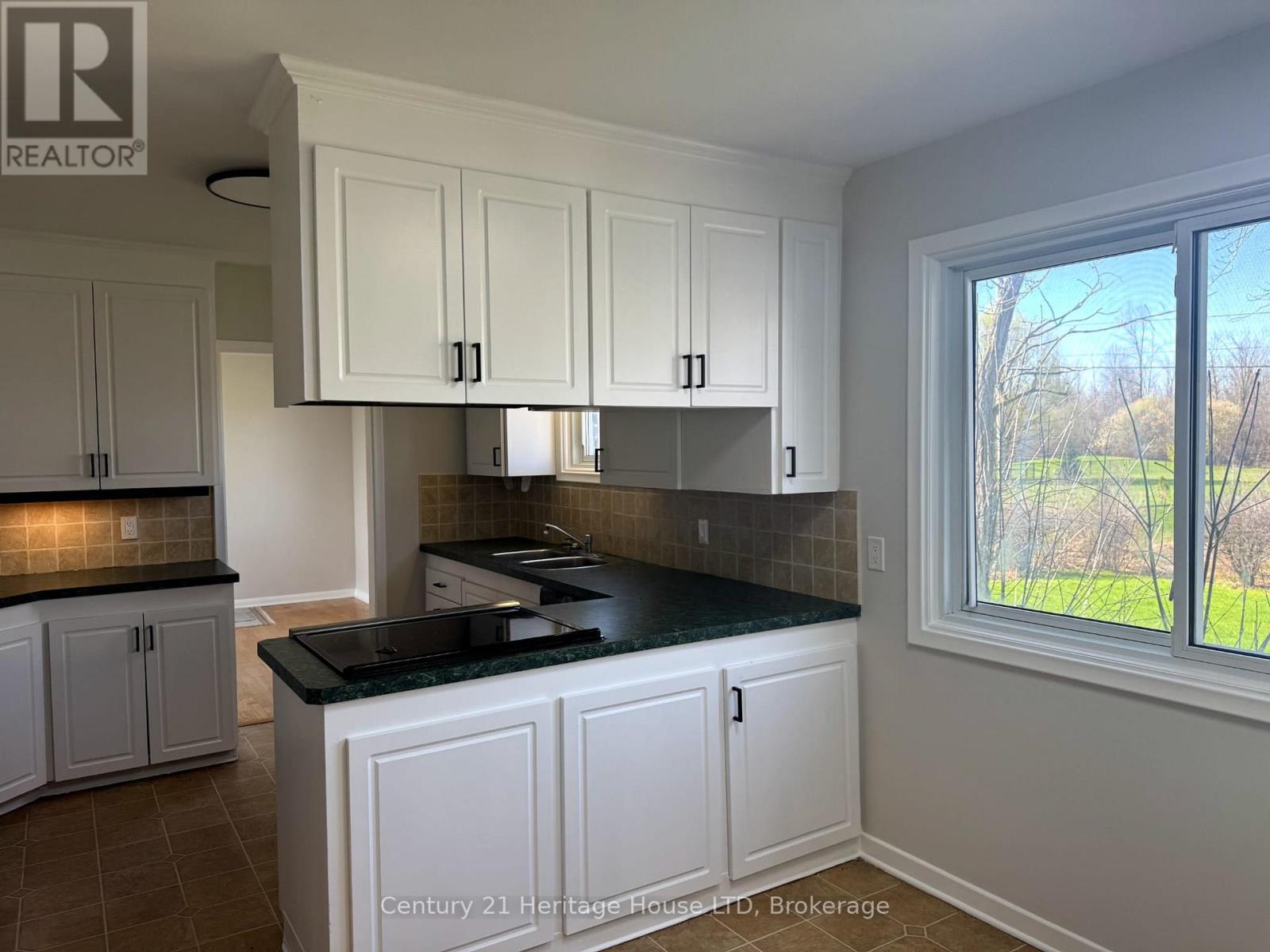 1249 Niagara Parkway, Fort Erie, Ontario  L2A 5M4 - Photo 6 - X12096858