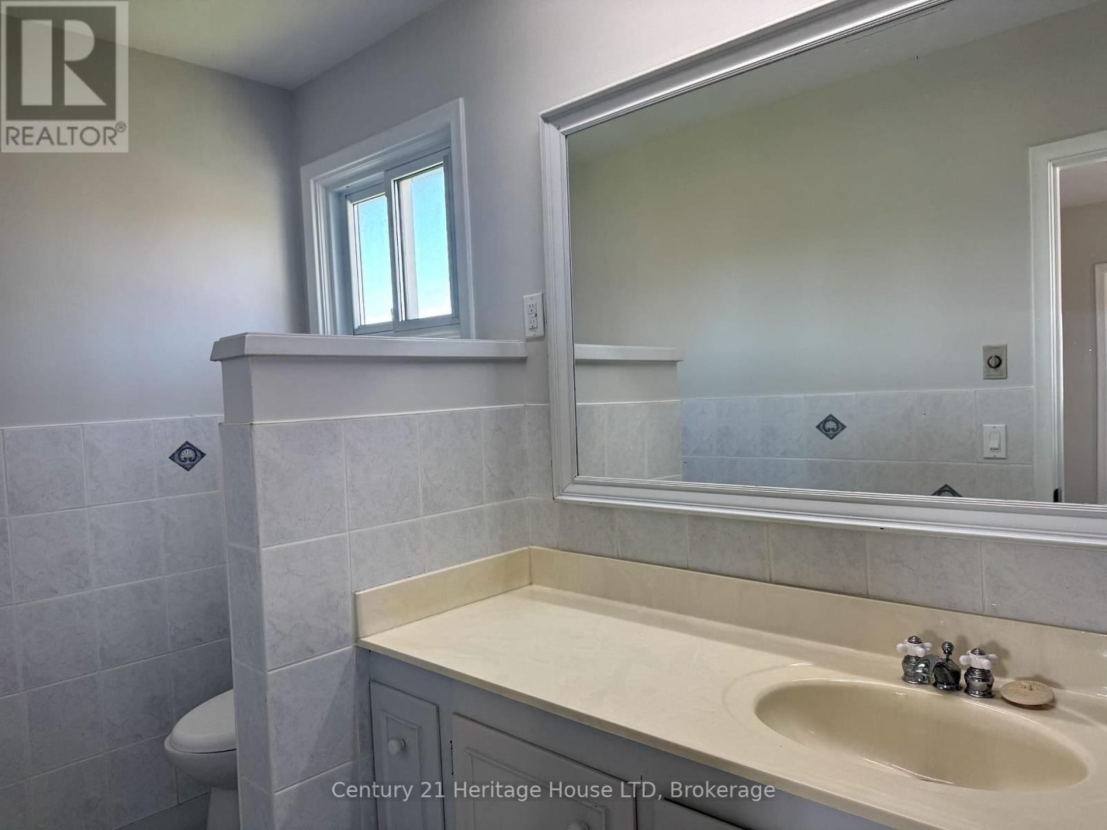 1249 Niagara Parkway, Fort Erie, Ontario  L2A 5M4 - Photo 14 - X12096858