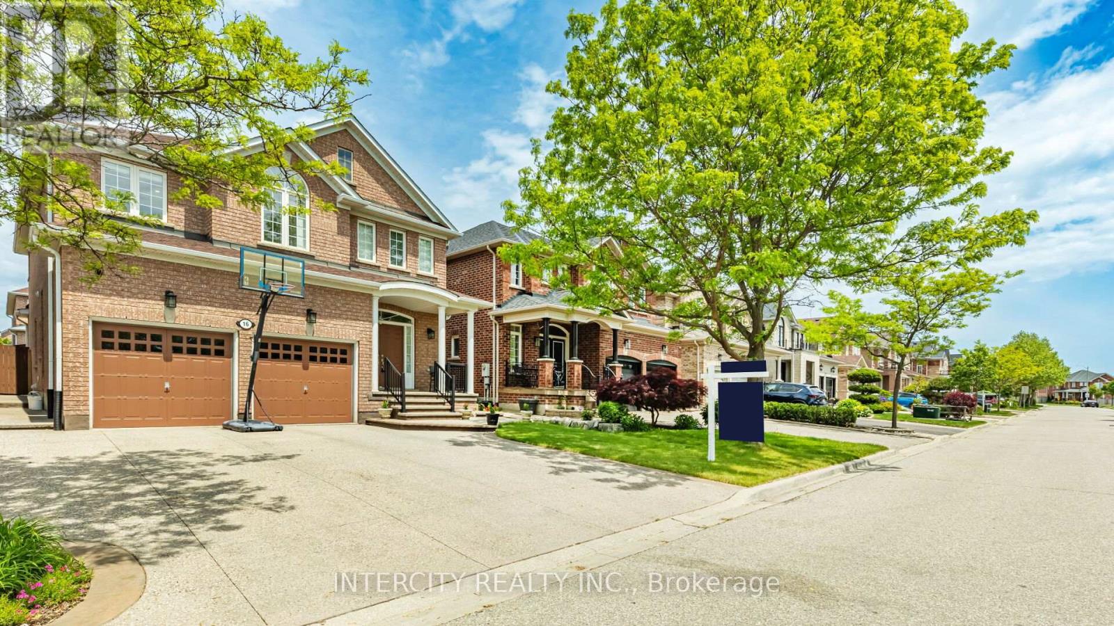 Property at 16 VENICE GATE DRIVE image 2
