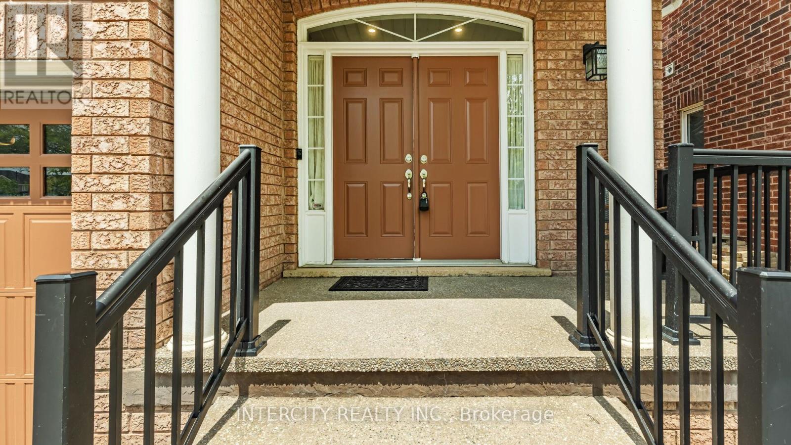 Property at 16 VENICE GATE DRIVE image 4