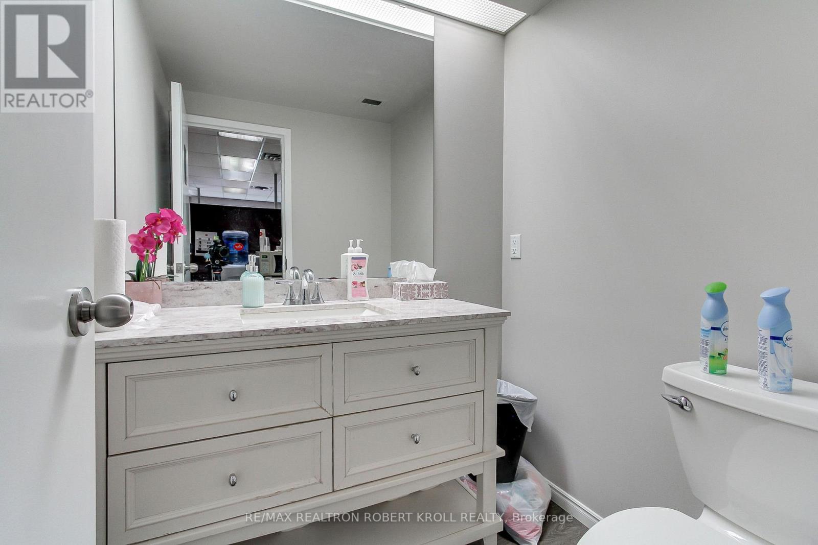 300 Full Floor - 46 Village Centre Place, Mississauga, Ontario  L4Z 1V9 - Photo 27 - W12253298