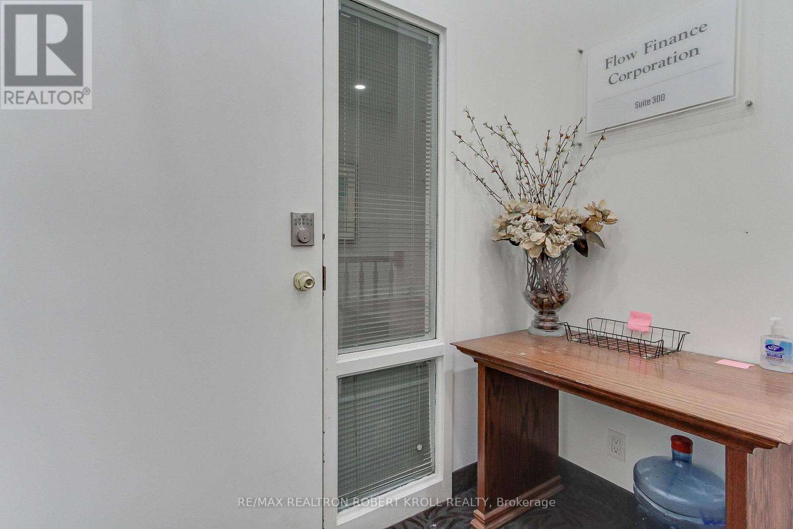 300 Full Floor - 46 Village Centre Place, Mississauga, Ontario  L4Z 1V9 - Photo 7 - W12253298