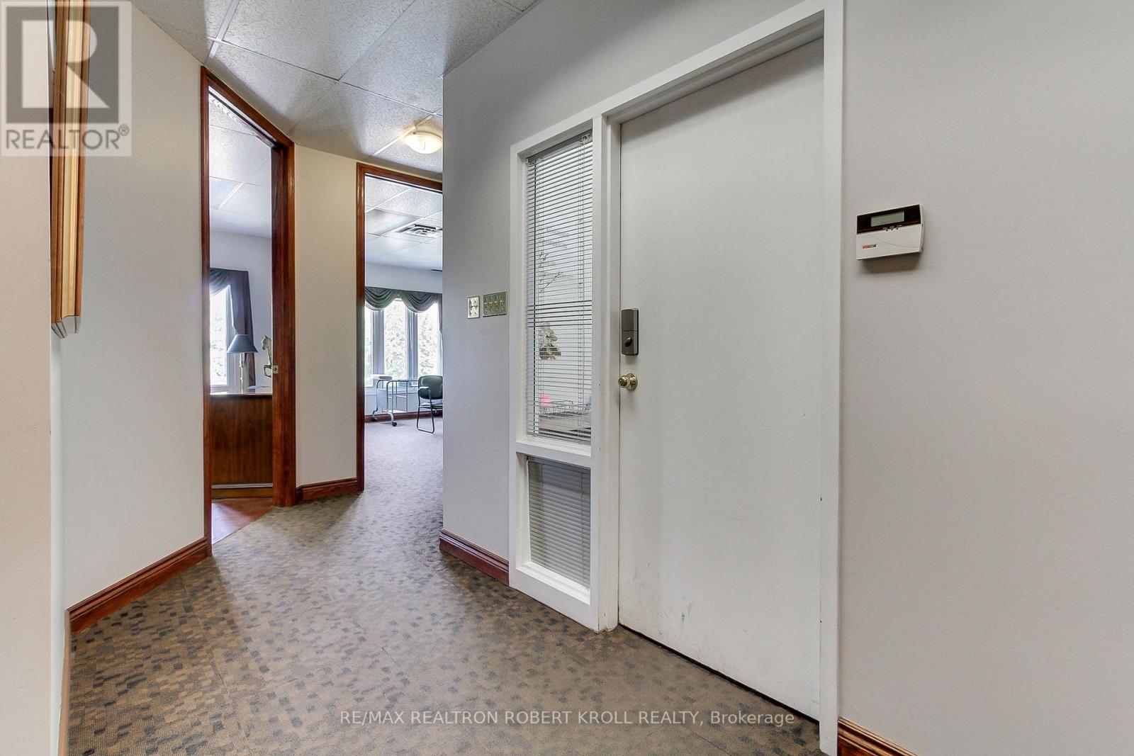 300 Full Floor - 46 Village Centre Place, Mississauga, Ontario  L4Z 1V9 - Photo 8 - W12253298