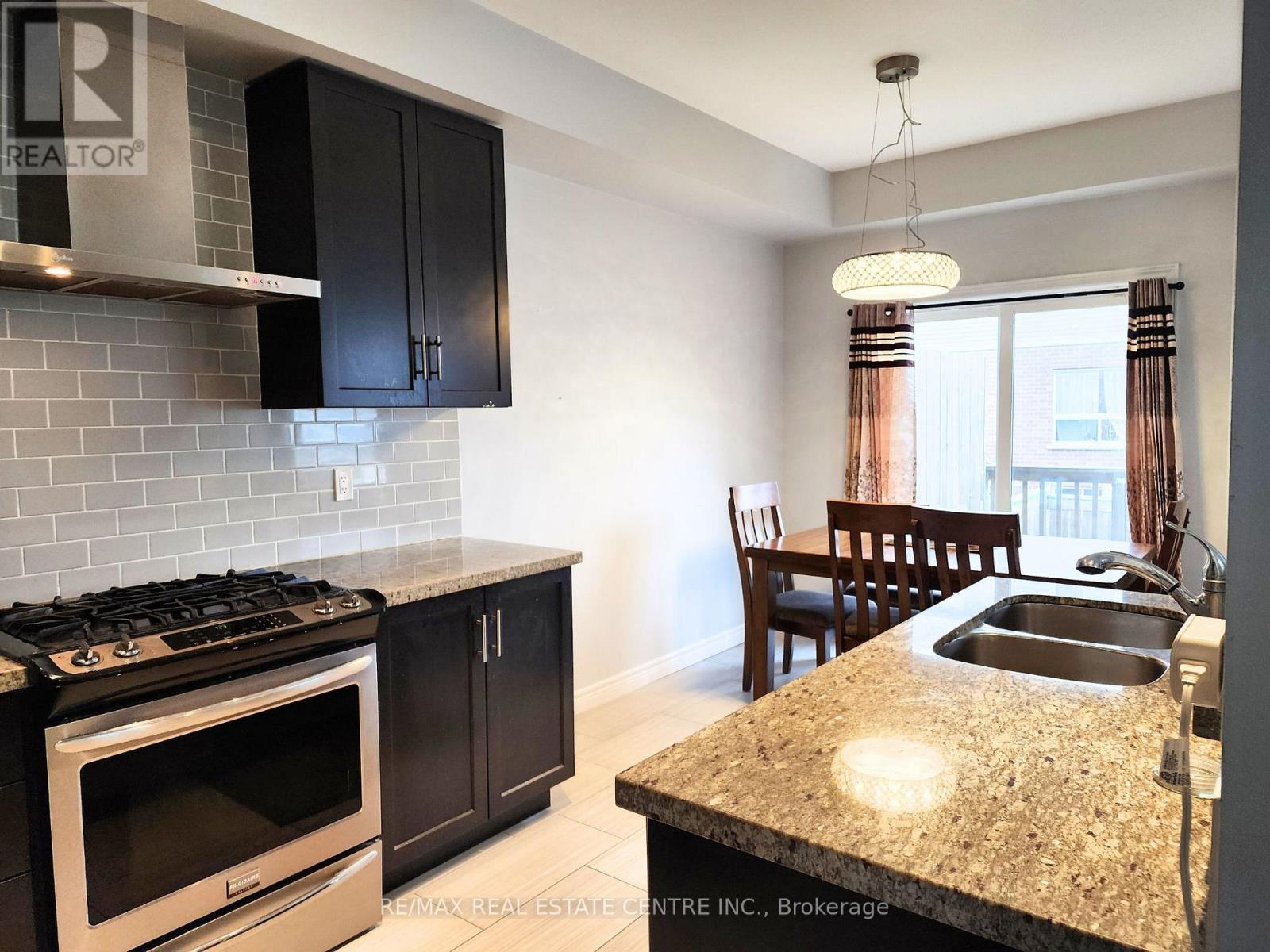 54 - 8 Lakelawn Road, Grimsby, Ontario  L3M 0G1 - Photo 10 - X12253313