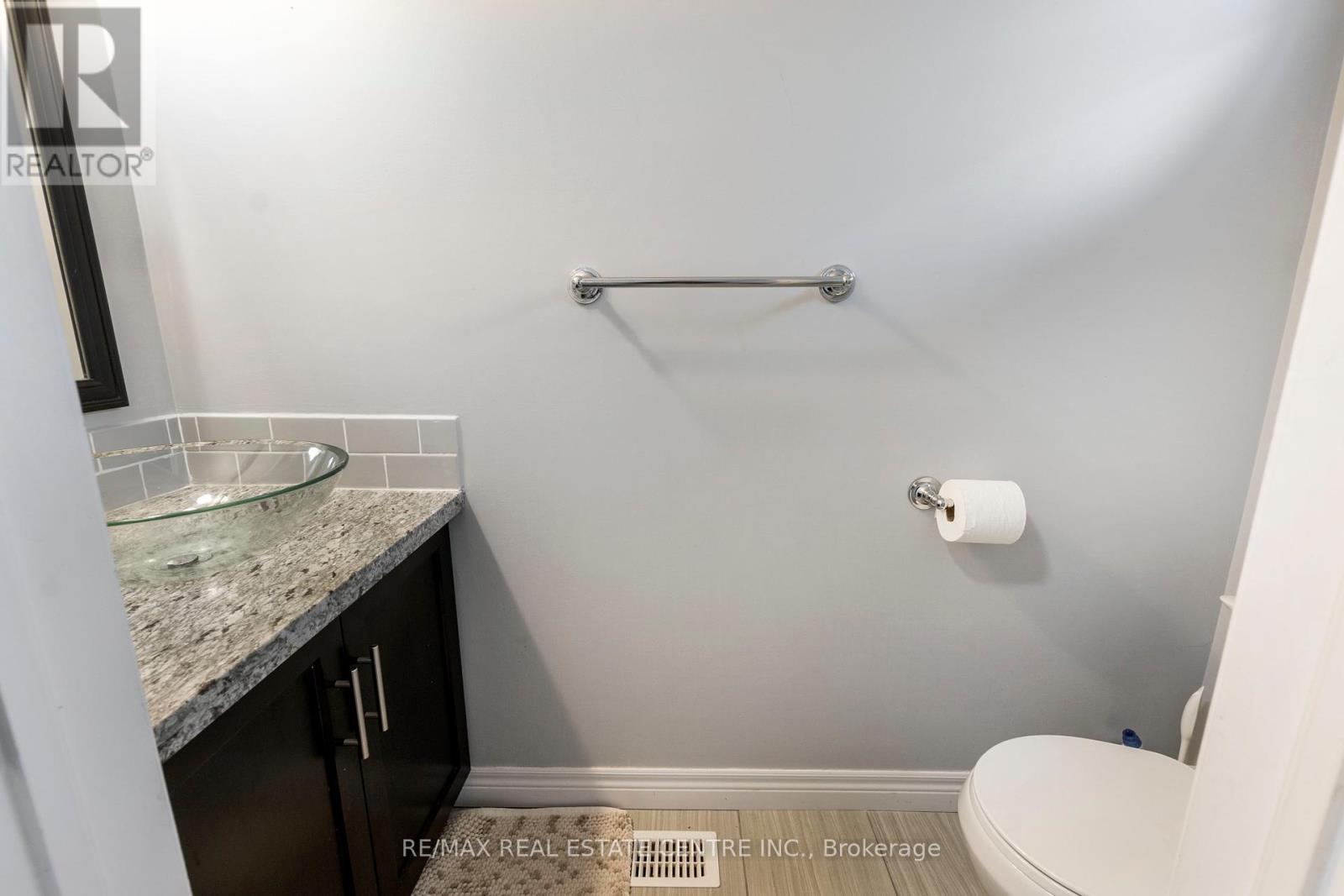 54 - 8 Lakelawn Road, Grimsby, Ontario  L3M 0G1 - Photo 16 - X12253313