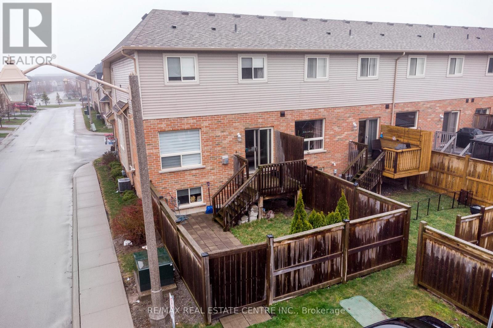 54 - 8 Lakelawn Road, Grimsby, Ontario  L3M 0G1 - Photo 39 - X12253313