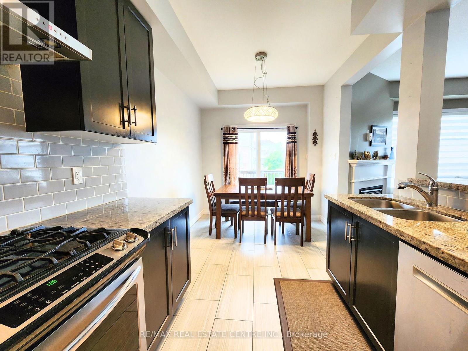 54 - 8 Lakelawn Road, Grimsby, Ontario  L3M 0G1 - Photo 6 - X12253313