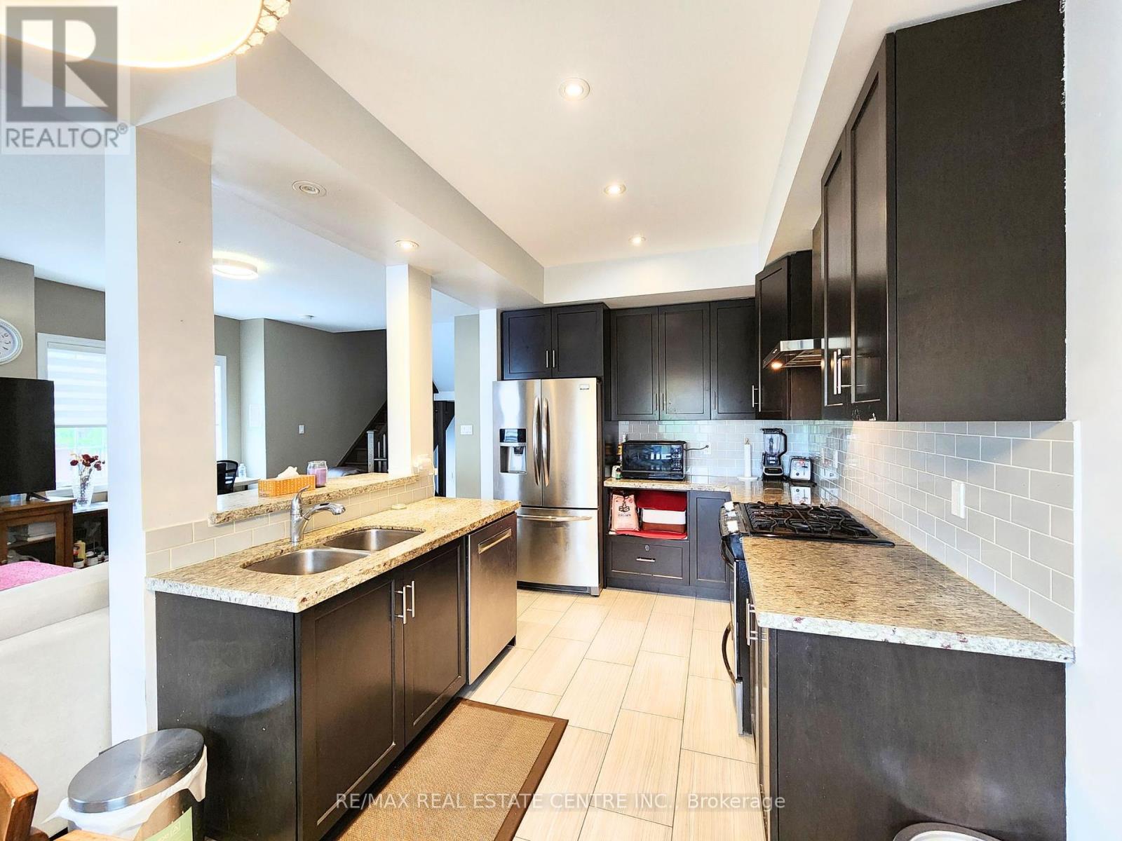 54 - 8 Lakelawn Road, Grimsby, Ontario  L3M 0G1 - Photo 8 - X12253313