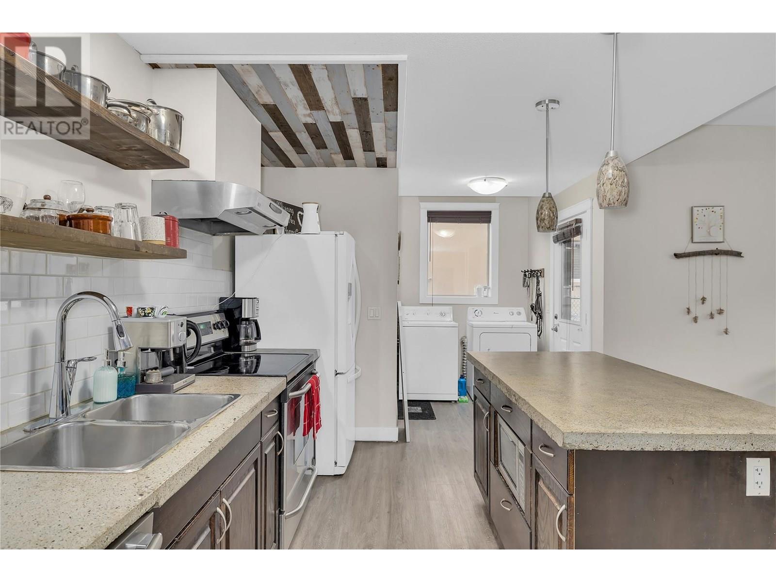 737 Kuipers Crescent, Kelowna, British Columbia  V1W 5H4 - Photo 35 - 10354247