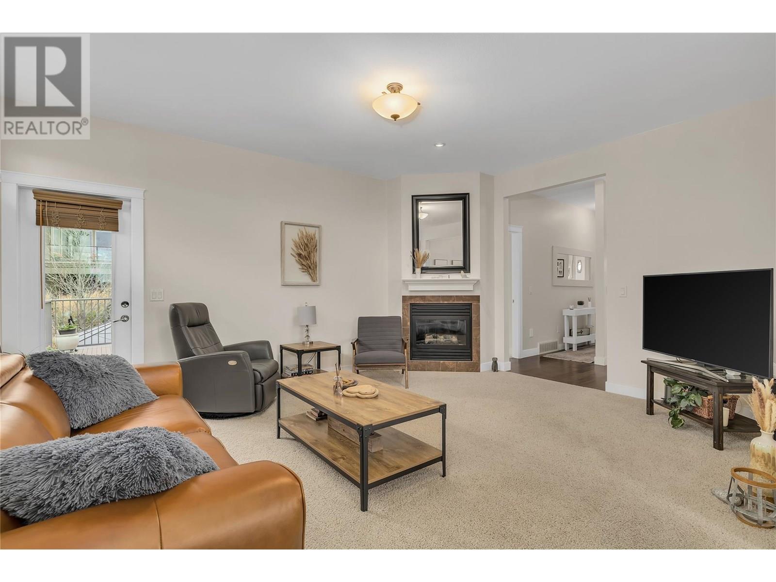 737 Kuipers Crescent, Kelowna, British Columbia  V1W 5H4 - Photo 4 - 10354247