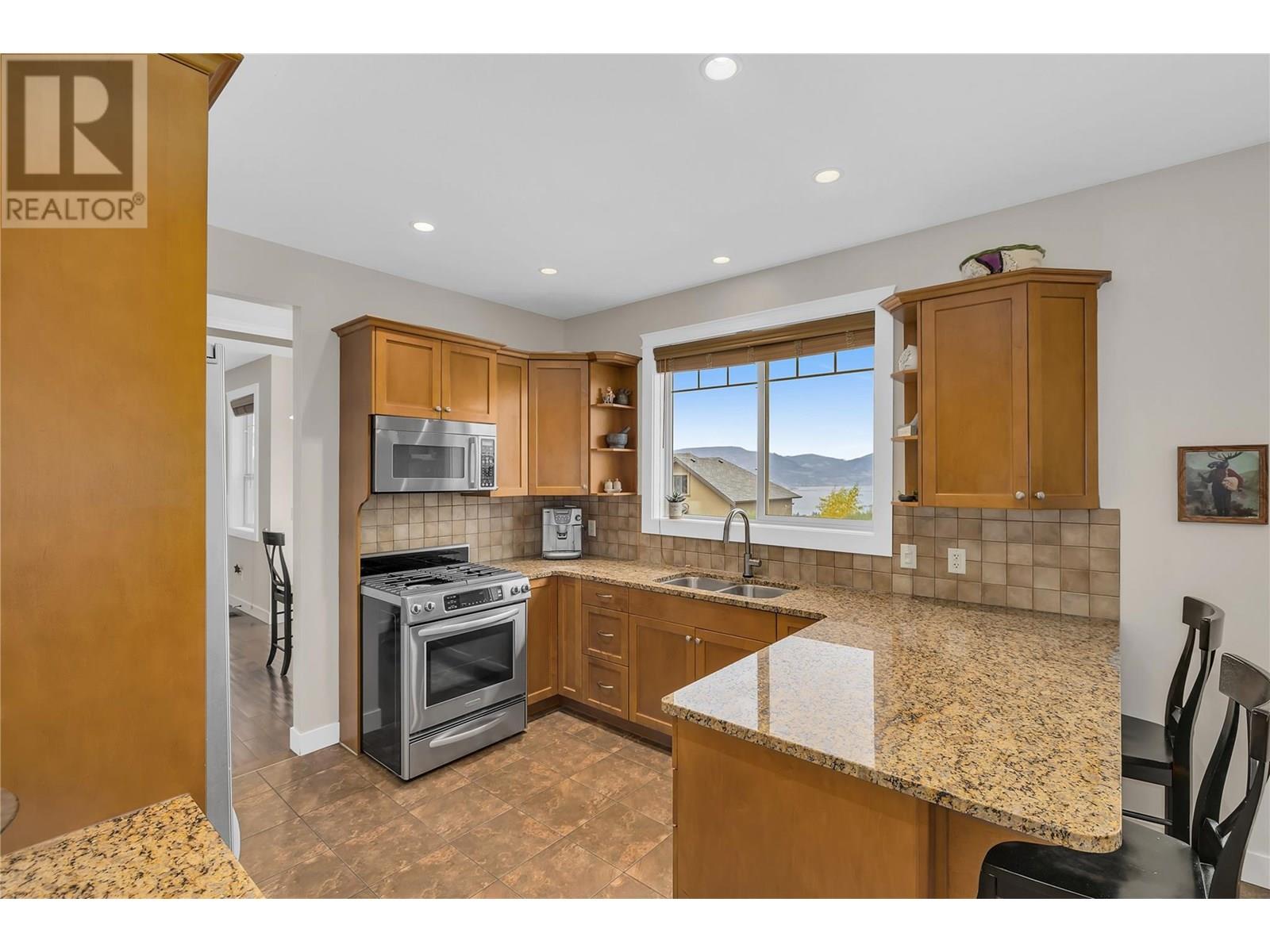 737 Kuipers Crescent, Kelowna, British Columbia  V1W 5H4 - Photo 8 - 10354247