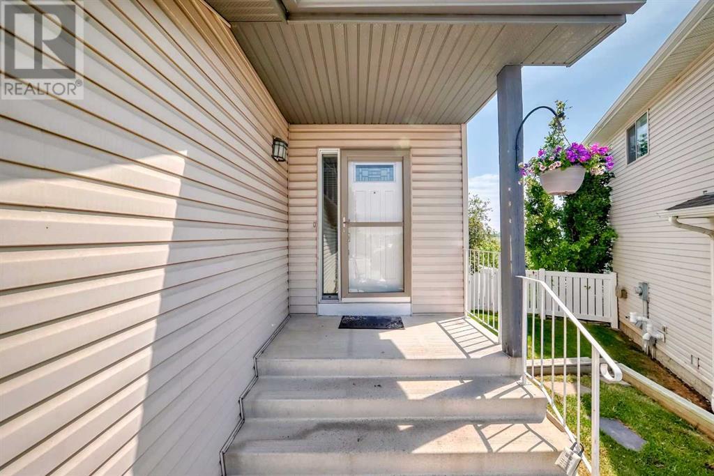 Property at 130 Tuscarora Close NW image 4