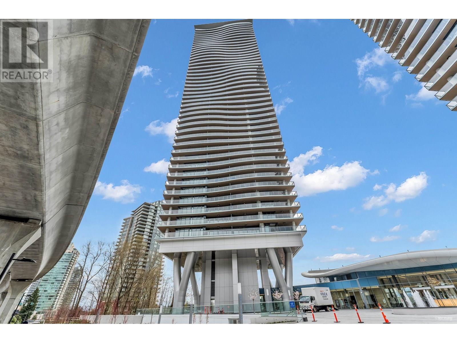 Listing Picture 2 of 29 : 1301 4880 LOUGHEED HIGHWAY, Burnaby / 本拿比 - 魯藝地產 Yvonne Lu Group - MLS Medallion Club Member