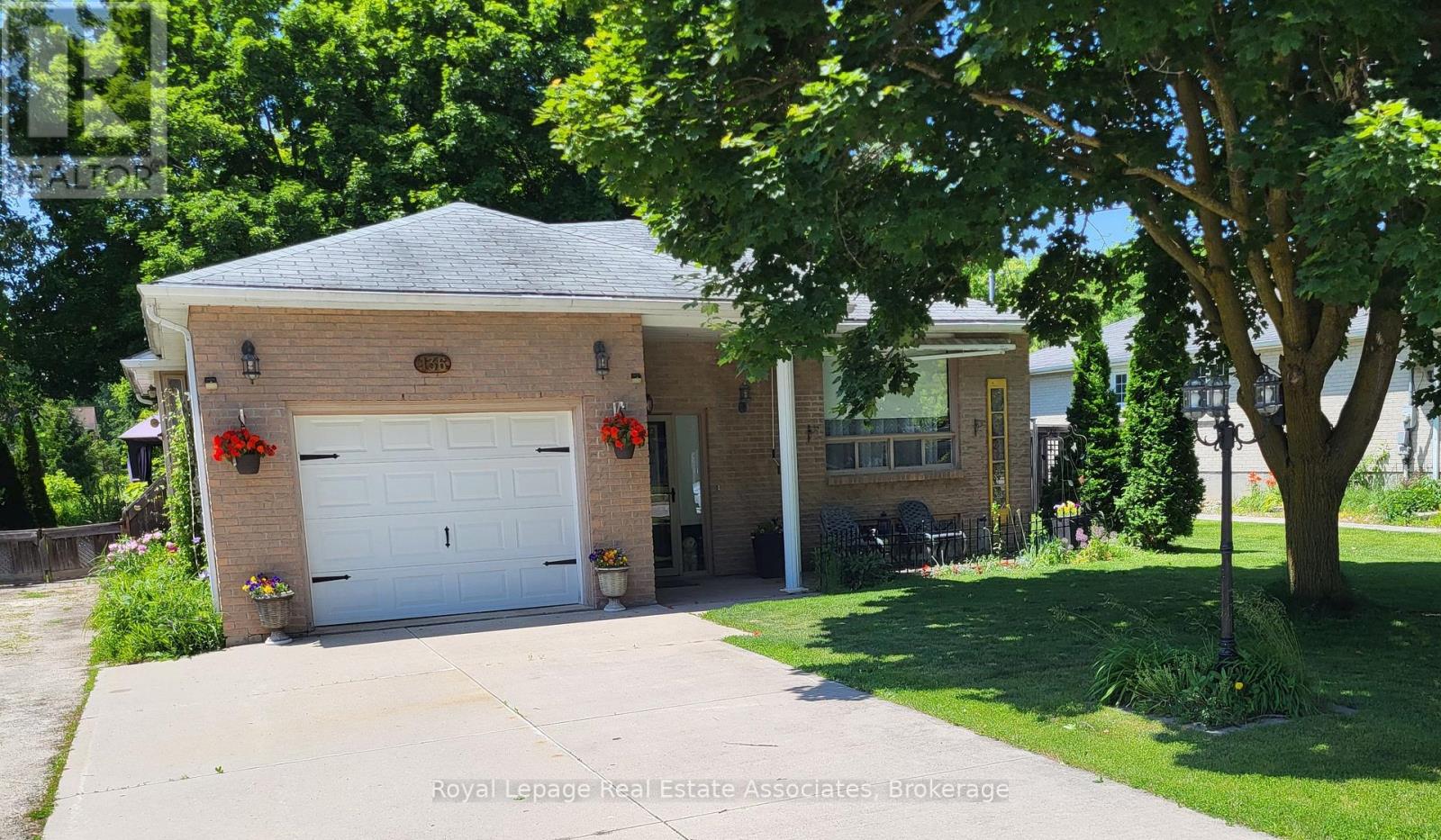 Property at 136 PATTERSON STREET N image 1