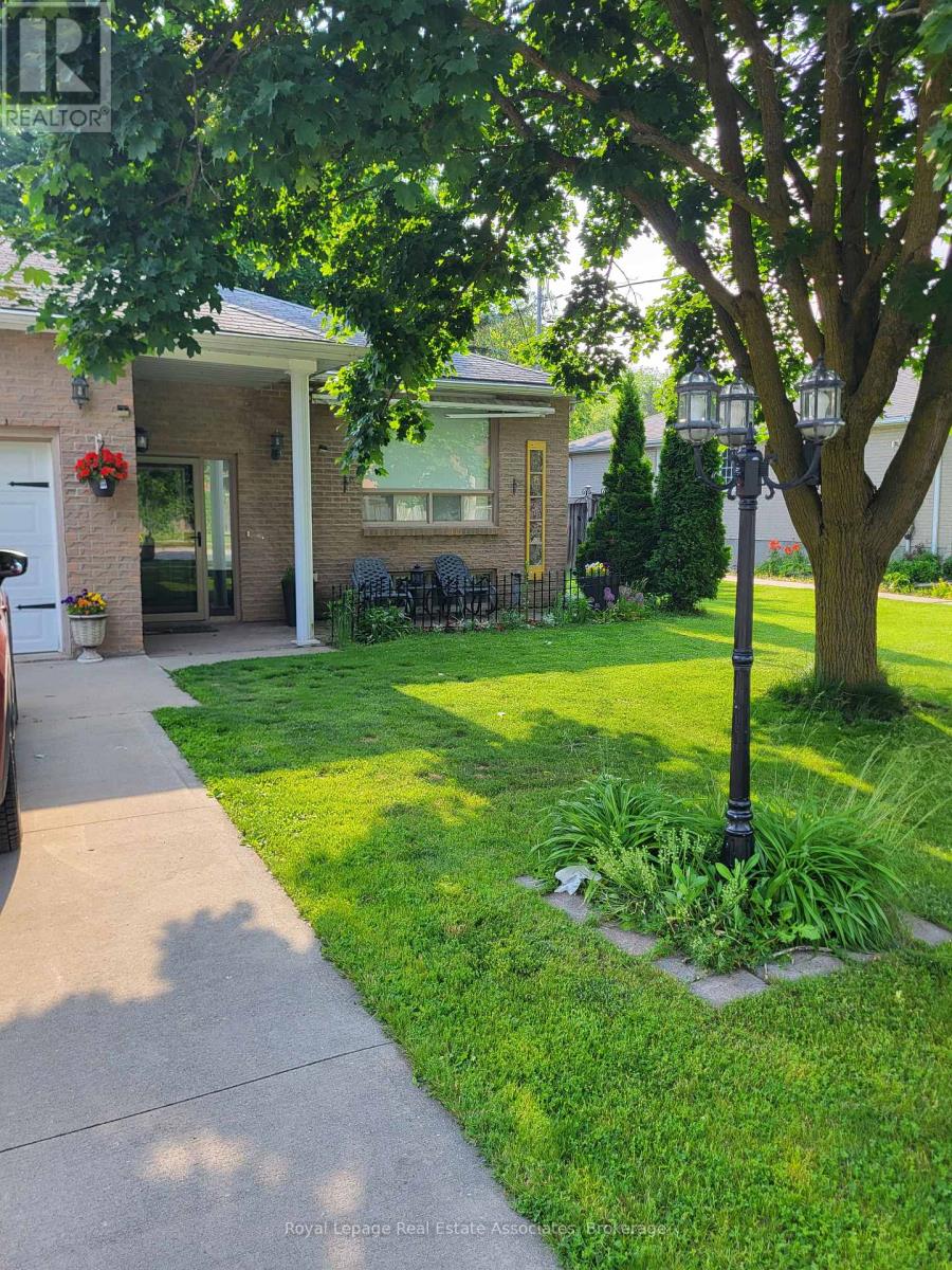 Property at 136 PATTERSON STREET N image 2