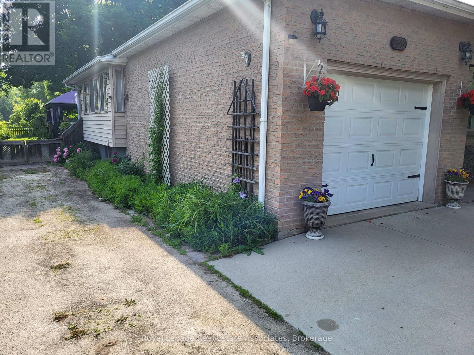 Property at 136 PATTERSON STREET N image 4