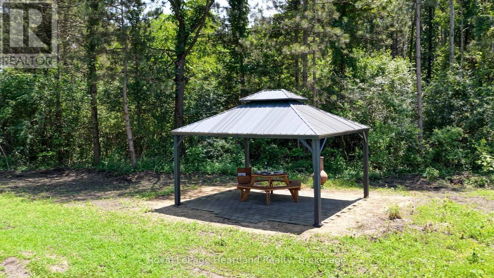 8499 Goosemarsh Line, Lambton Shores, Ontario  N0M 1T0 - Photo 23 - X12253459