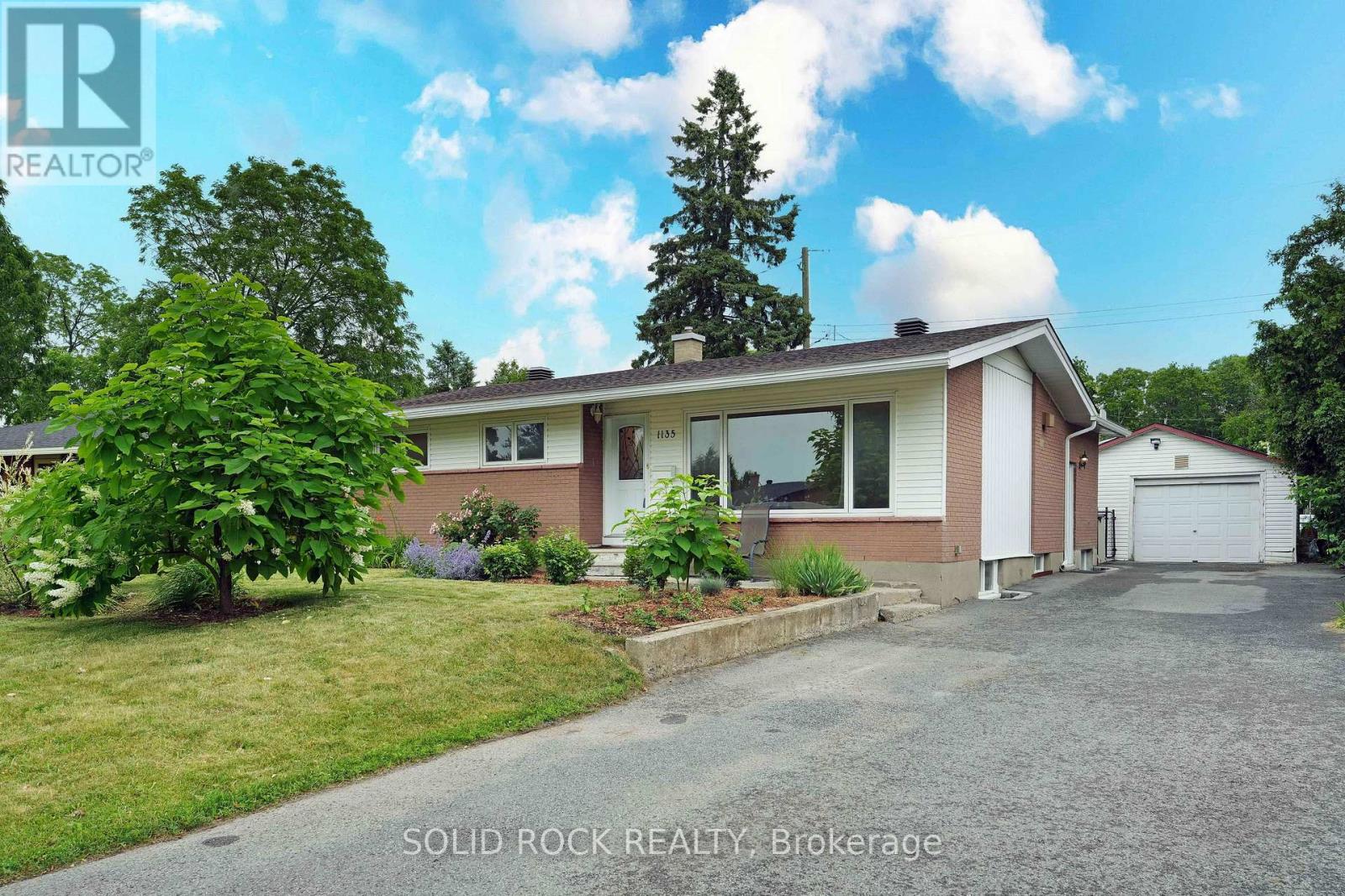 Property at 1135 MAYBANK STREET image 1