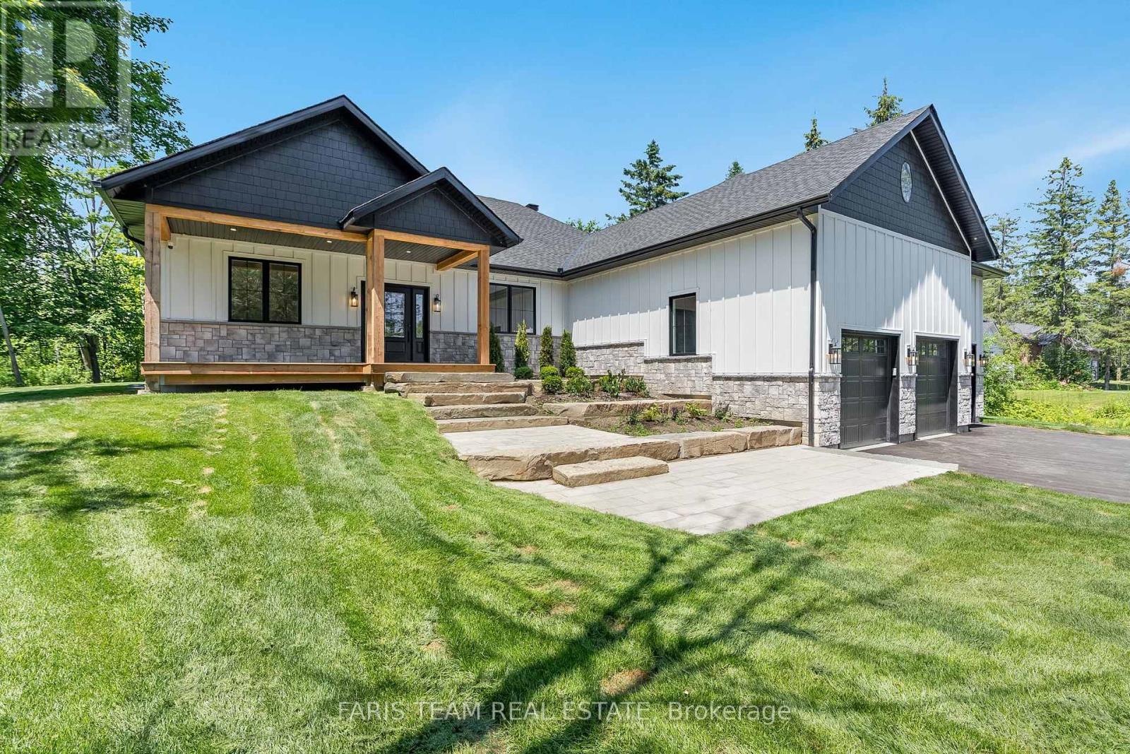 Property at 262 LAKESHORE ROAD W image 3