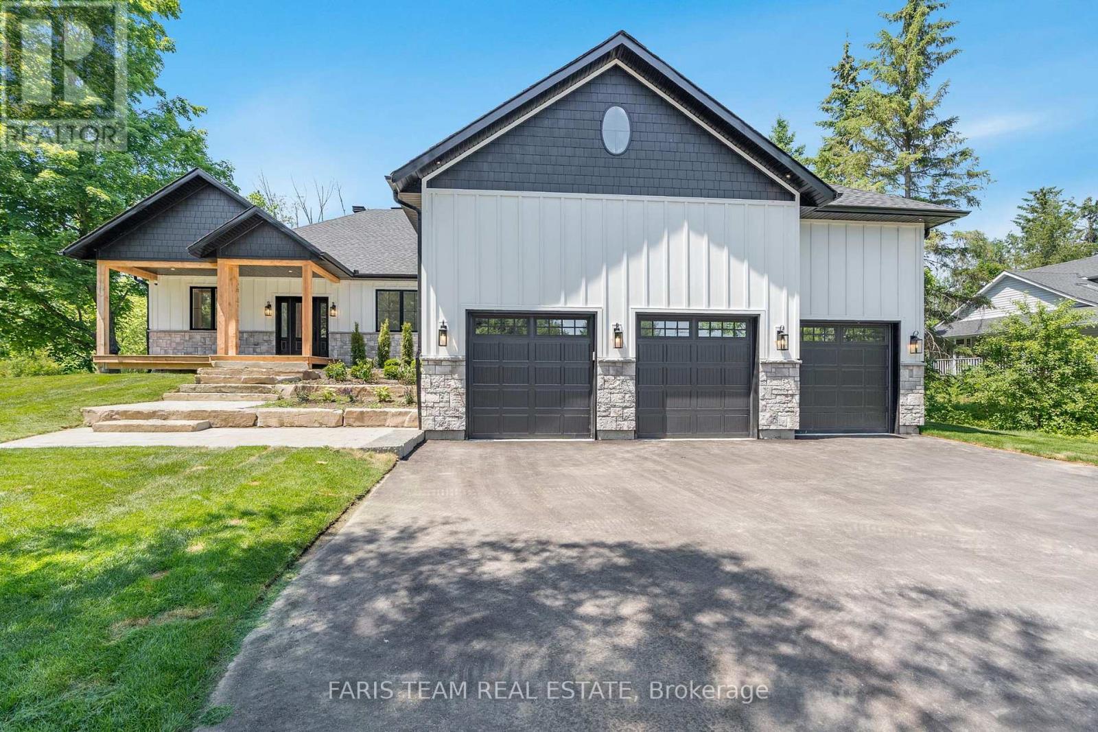 Property at 262 LAKESHORE ROAD W image 2