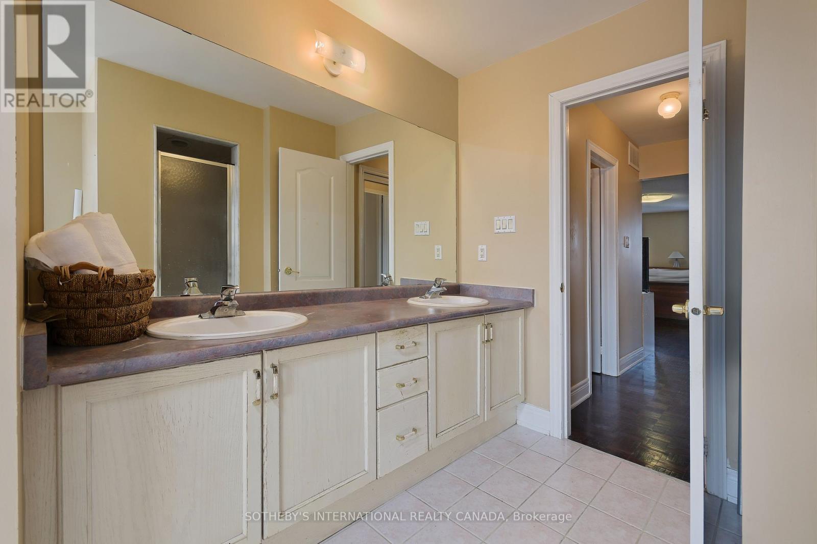 110 Velmar Drive, Vaughan (East Woodbridge), Ontario  L4L 8W4 - Photo 28 - N12253431