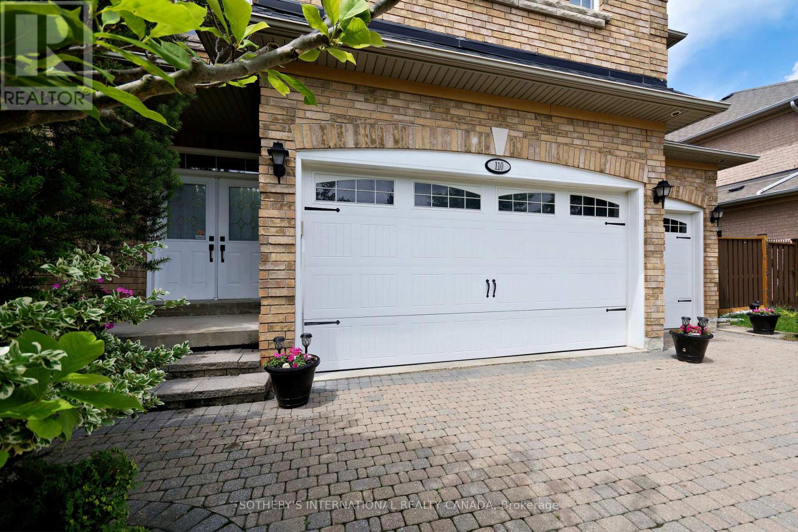 110 Velmar Drive, Vaughan (East Woodbridge), Ontario  L4L 8W4 - Photo 4 - N12253431