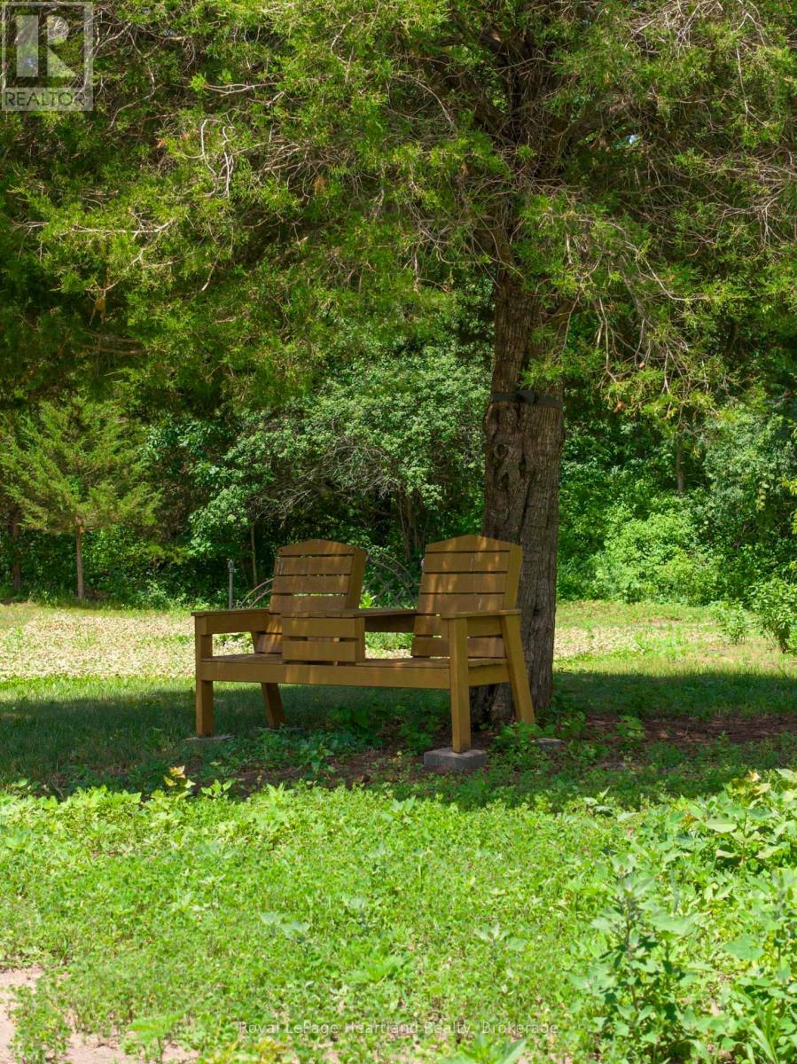 8499 Goosemarsh Line, Lambton Shores, Ontario  N0M 1T0 - Photo 17 - X12253459