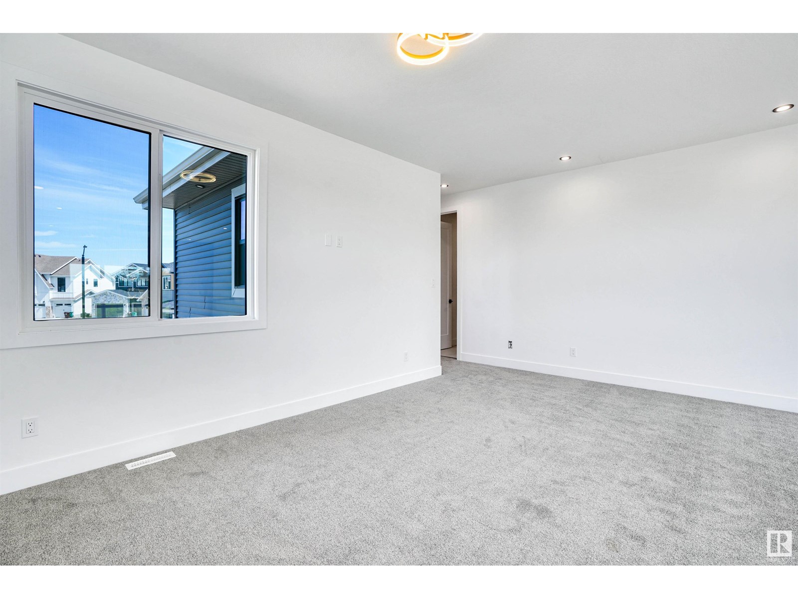 Property at 50 REDWING WD image 2