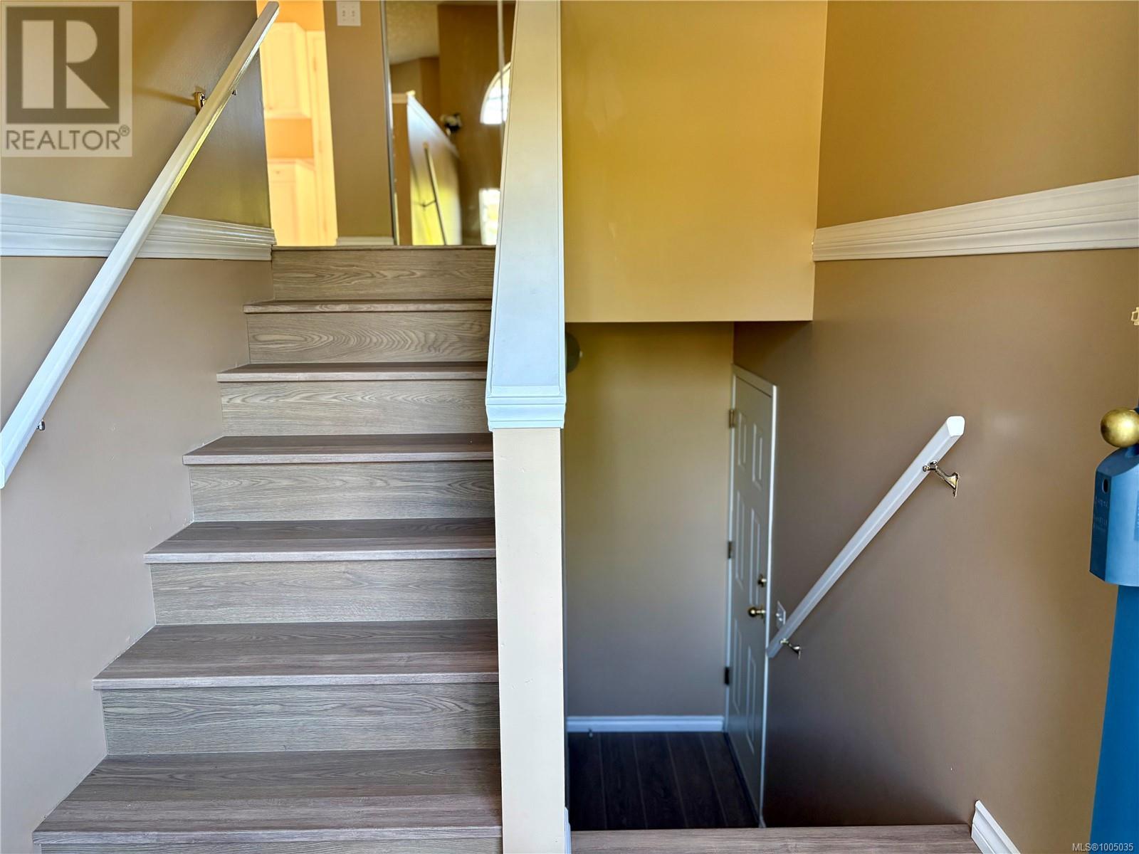 Property at 5489 Kenwill Dr image 2