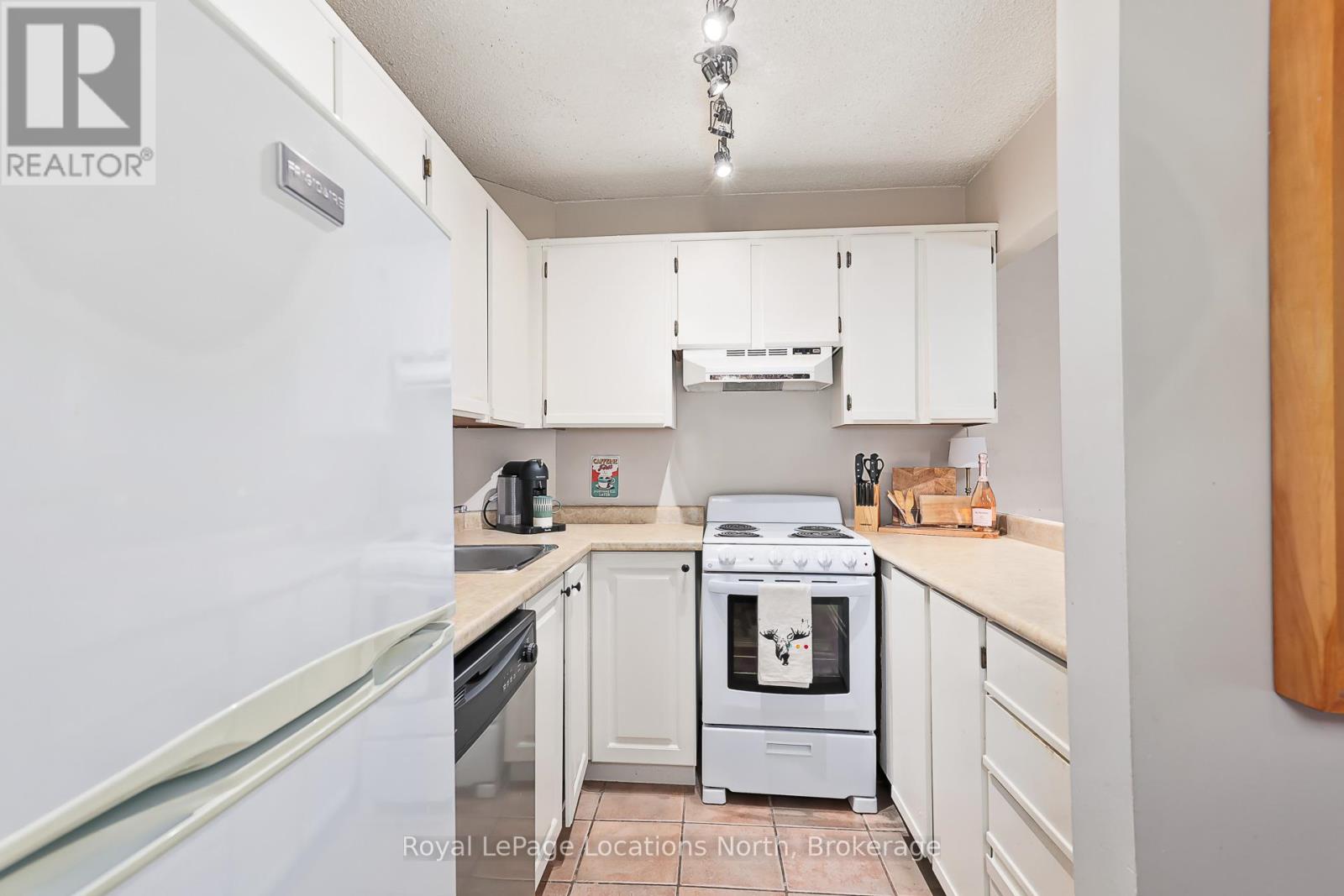 Unit 18 - 209472 26 Highway, Blue Mountains, Ontario  L9Y 0V3 - Photo 4 - X12253508