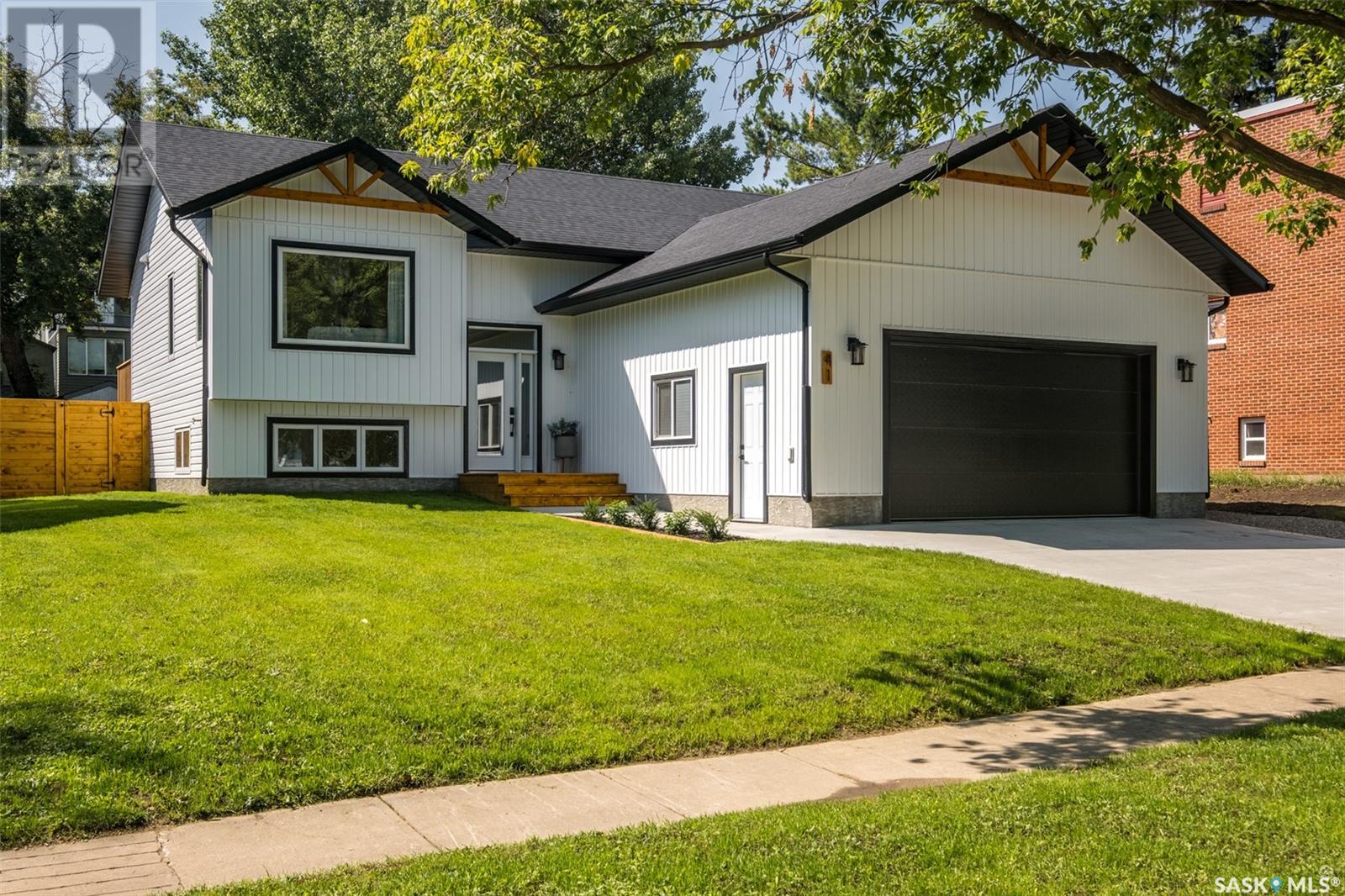 41 19th Street E, Prince Albert, Saskatchewan  S6V 1J1 - Photo 1 - SK011136