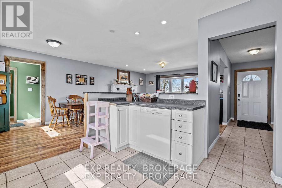 701 Highway 95, Frontenac Islands, Ontario  K7M 8W2 - Photo 14 - X12253555