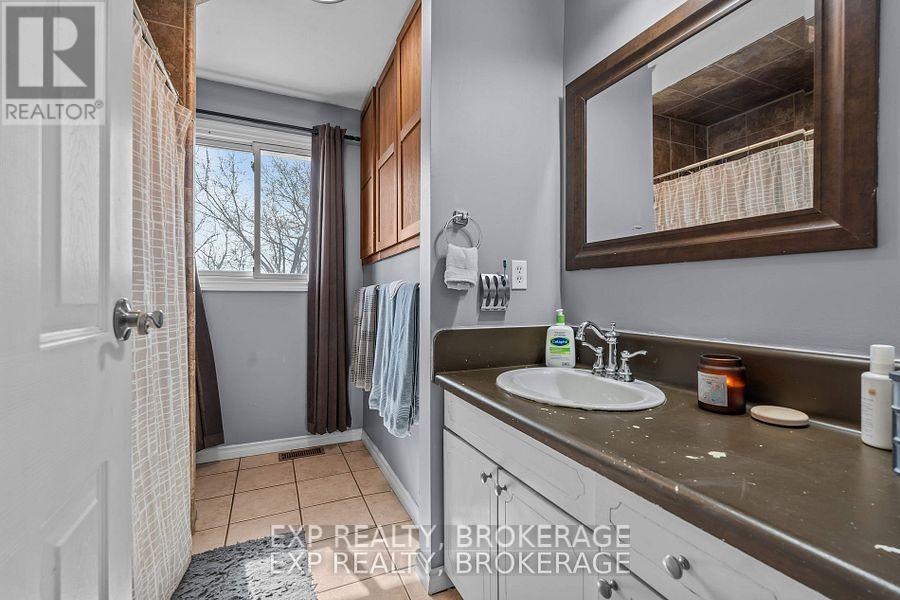 701 Highway 95, Frontenac Islands, Ontario  K7M 8W2 - Photo 22 - X12253555