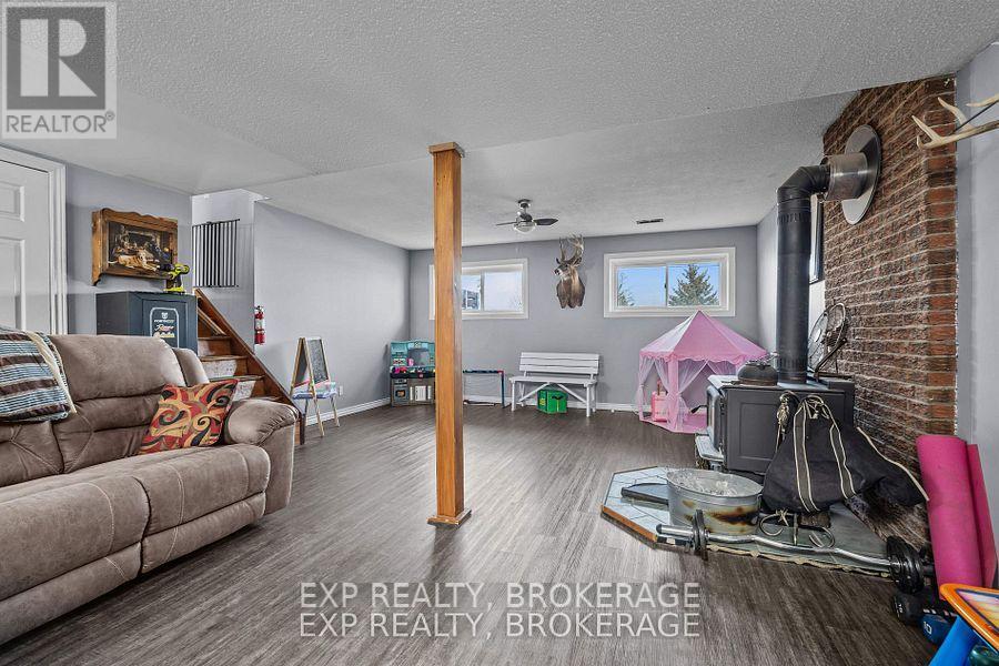 701 Highway 95, Frontenac Islands, Ontario  K7M 8W2 - Photo 28 - X12253555