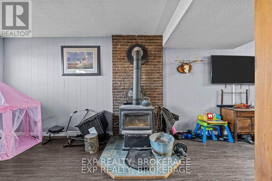 701 Highway 95, Frontenac Islands, Ontario  K7M 8W2 - Photo 30 - X12253555