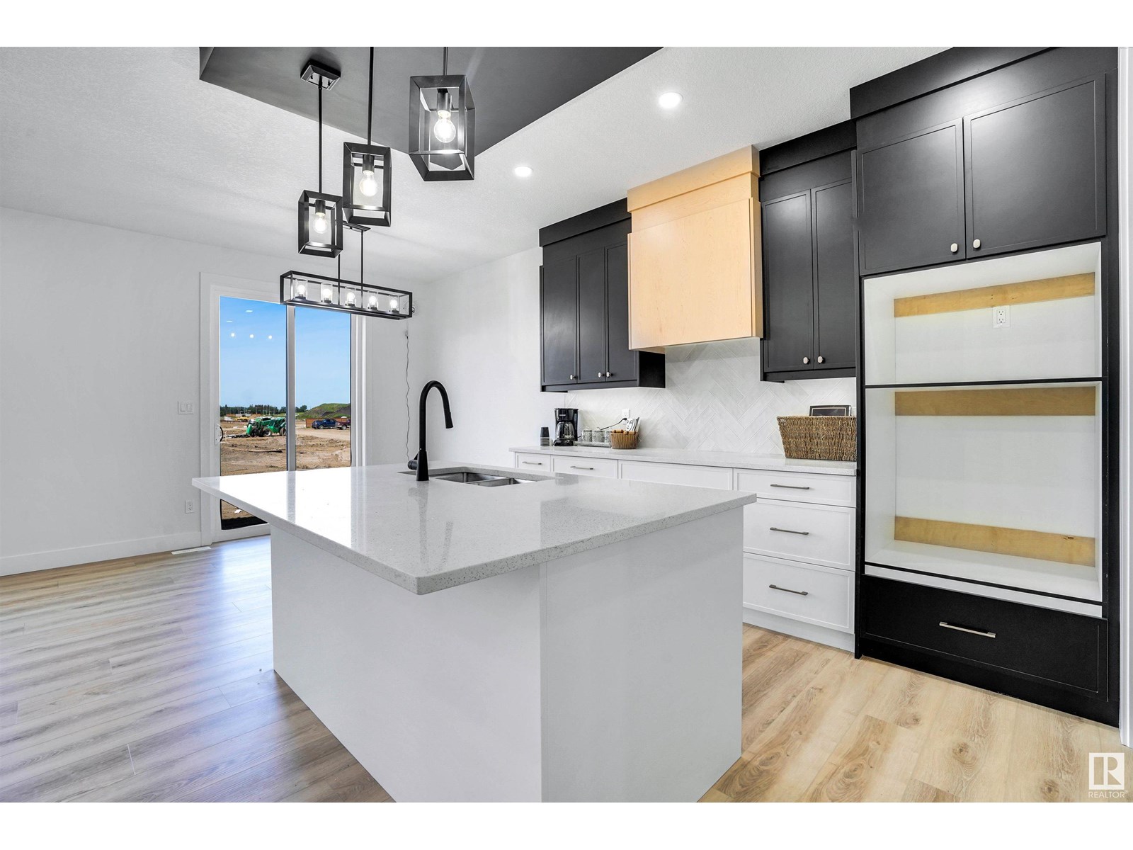 Property at 5 REDPOLL WD image 5