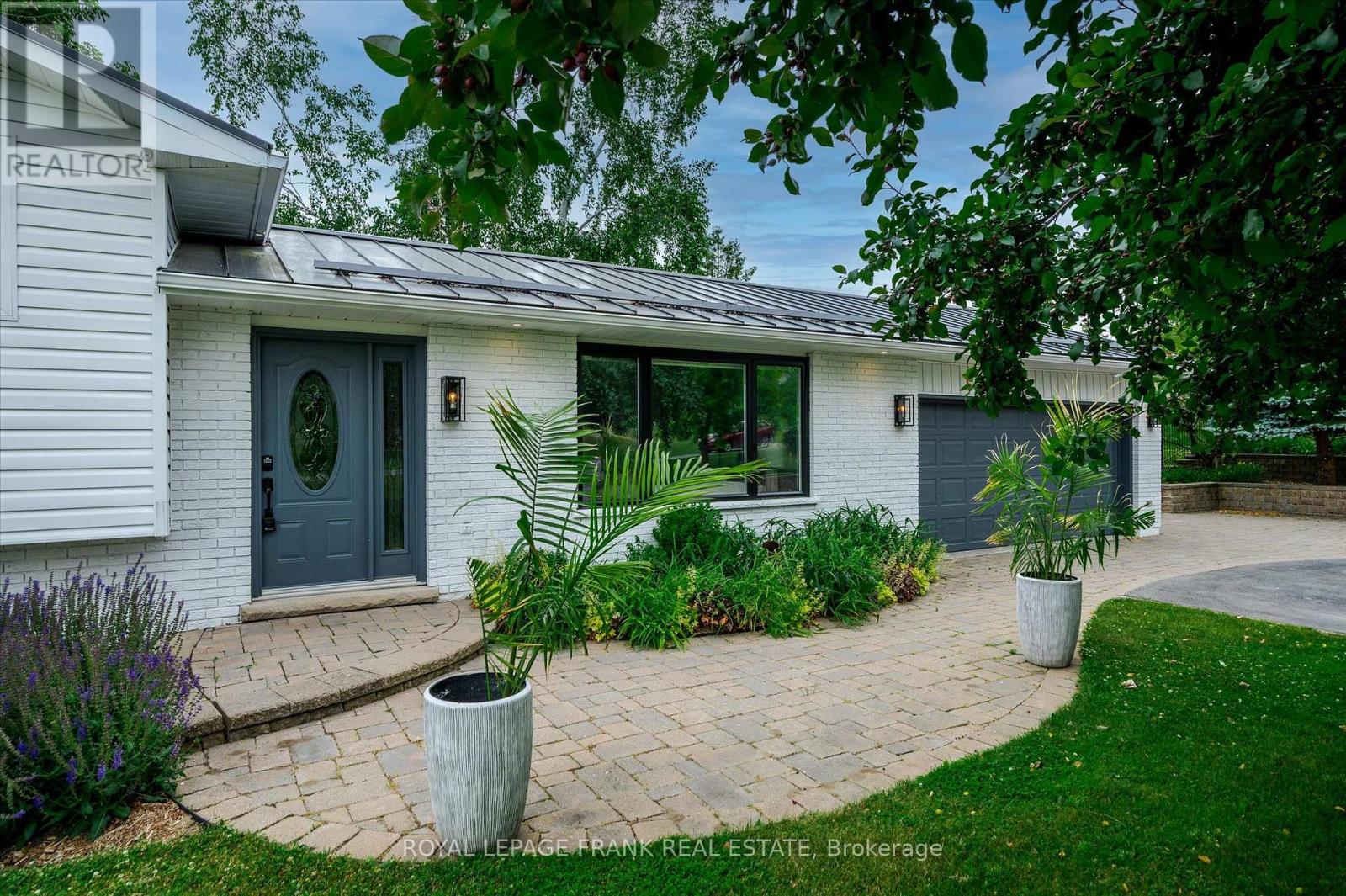 Property at 1954 CATHCART CRESCENT image 3