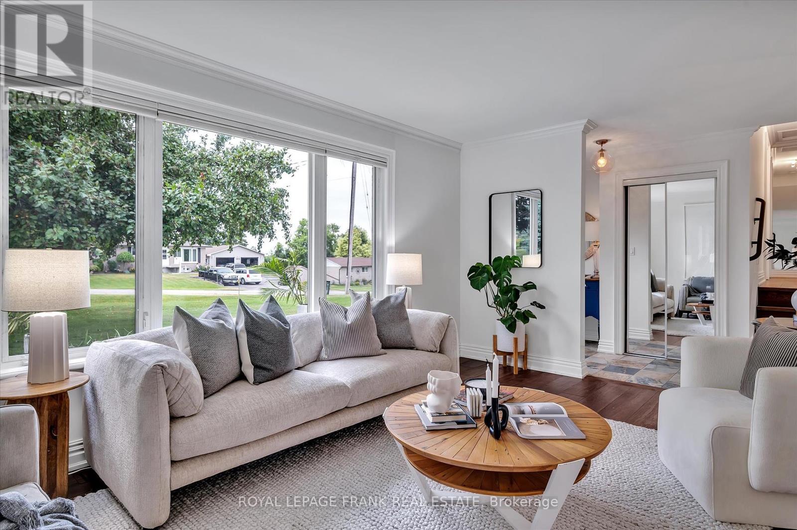 Property at 1954 CATHCART CRESCENT image 4