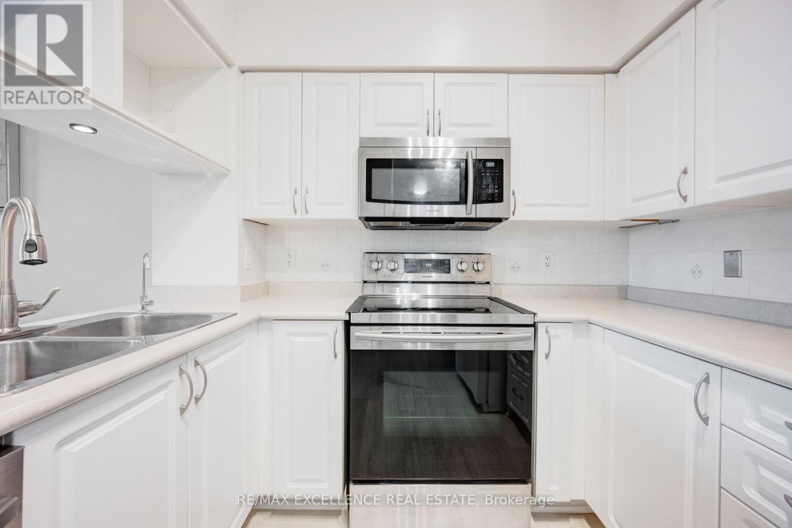 Gv202 - 320 City  Centre Drive, Mississauga (City Centre), Ontario  L5B 4P8 - Photo 15 - W12253521