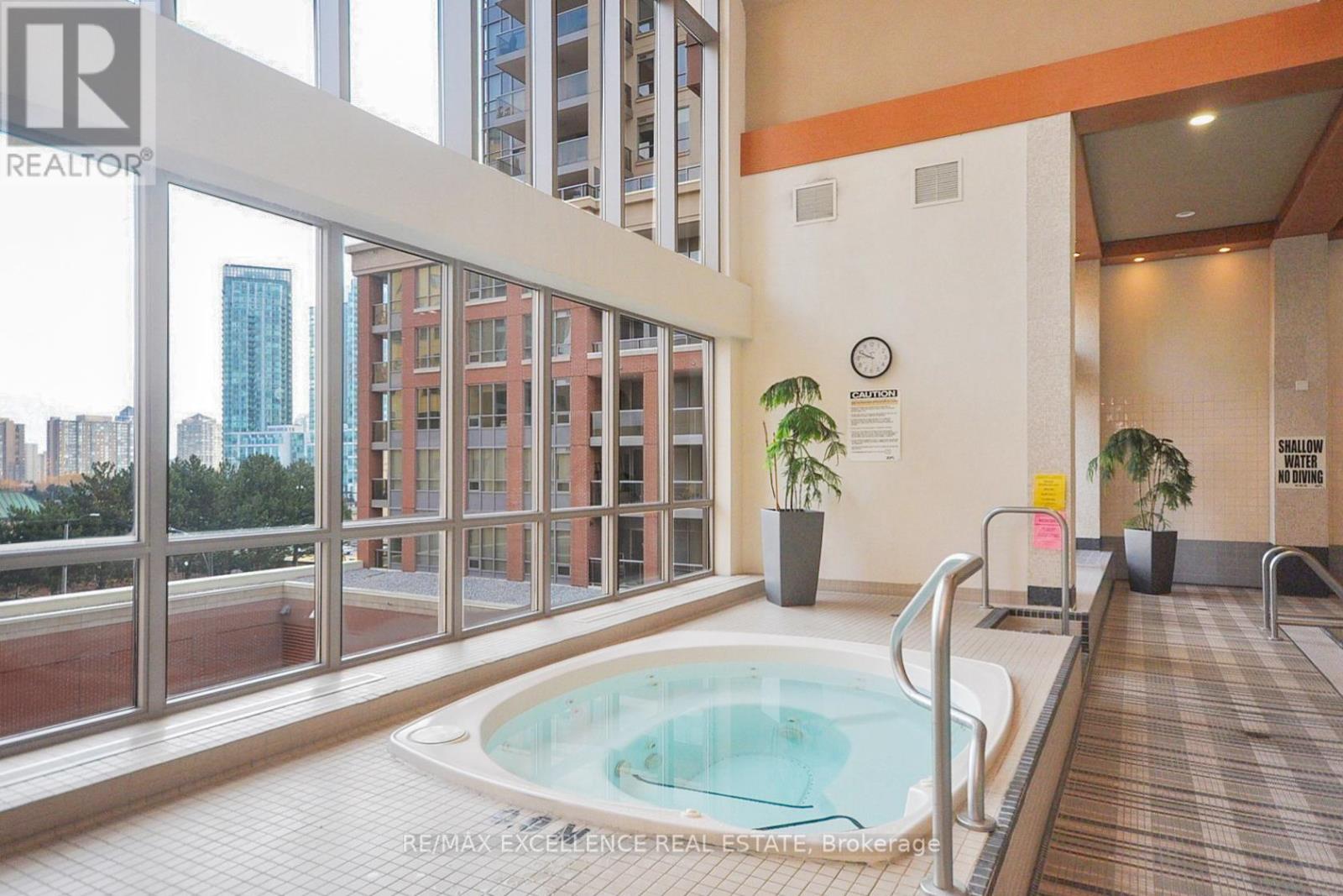 Gv202 - 320 City  Centre Drive, Mississauga (City Centre), Ontario  L5B 4P8 - Photo 32 - W12253521