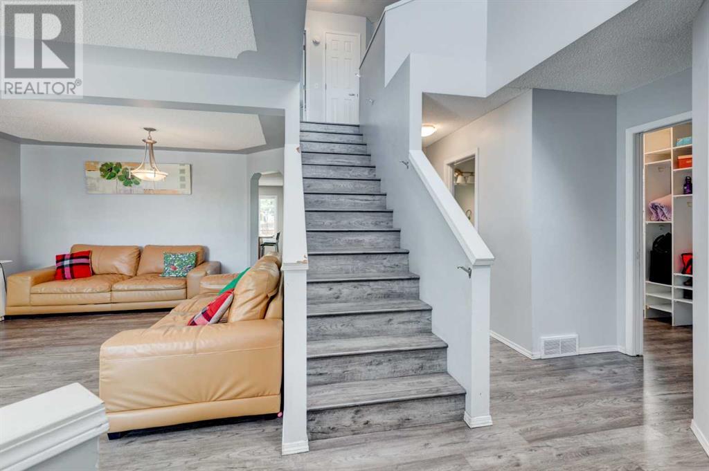 Property at 38 Mt Selkirk Place SE image 3