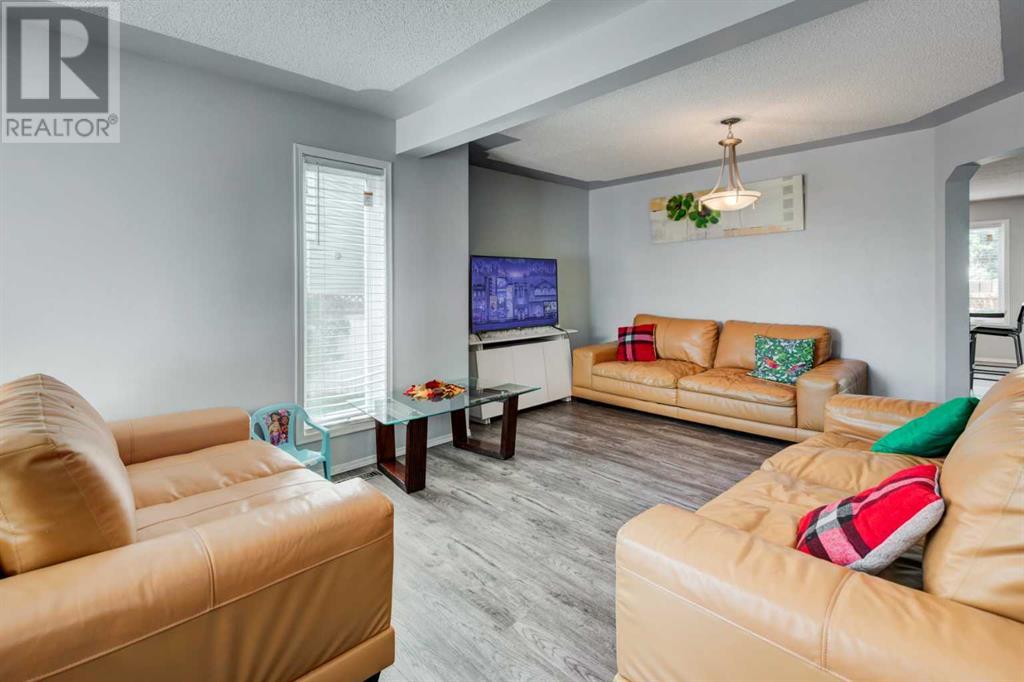 Property at 38 Mt Selkirk Place SE image 4