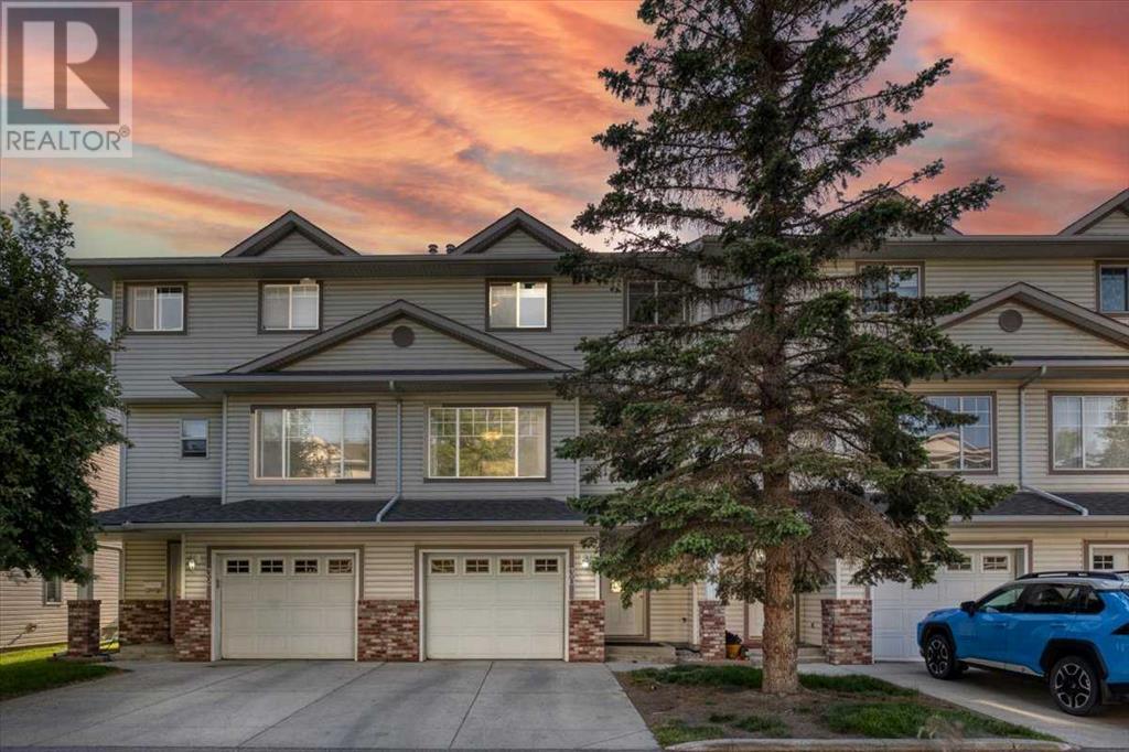 Property at 30 Country Hills Cove NW image 3