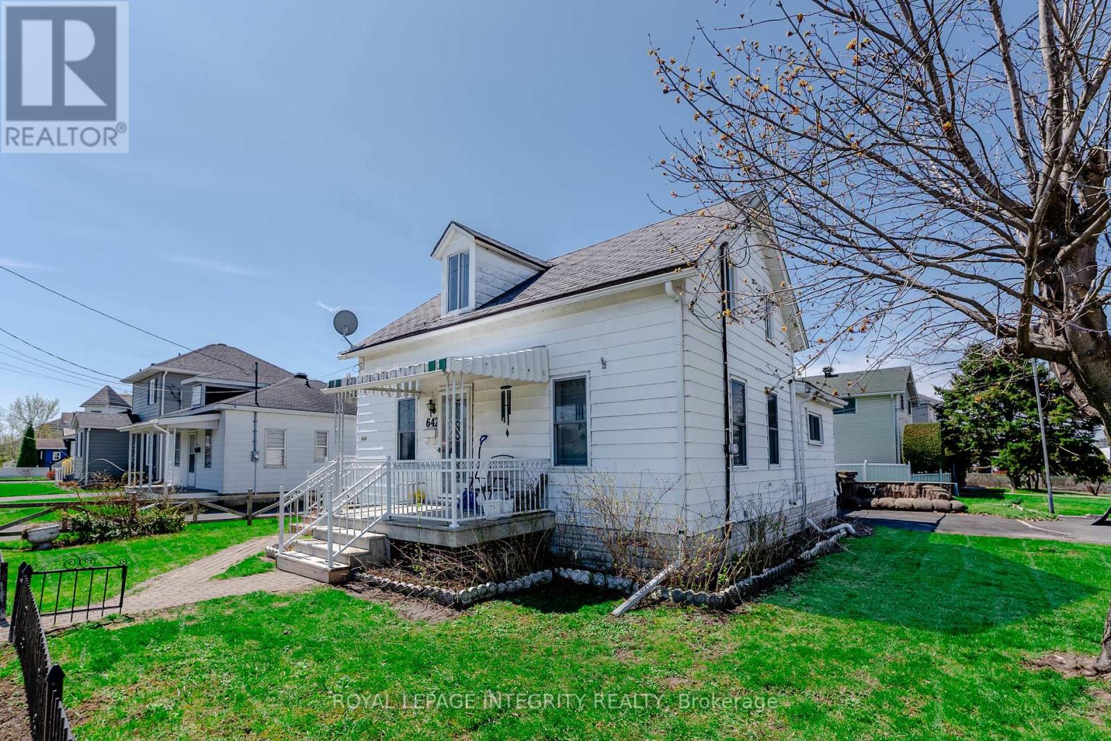 Property at 642 MARLBOROUGH STREET N image 5
