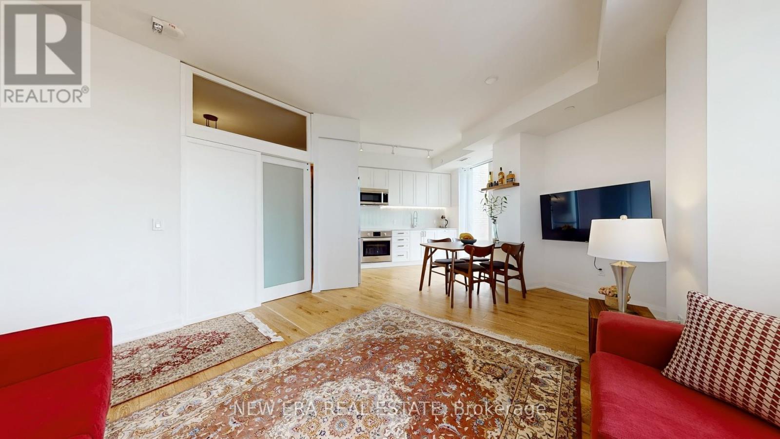 Property at 610 - 293 THE KINGSWAY image 4