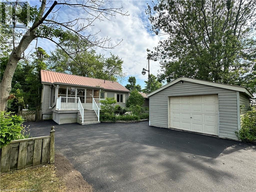 Property at 2592 LAKESHORE Road image 3